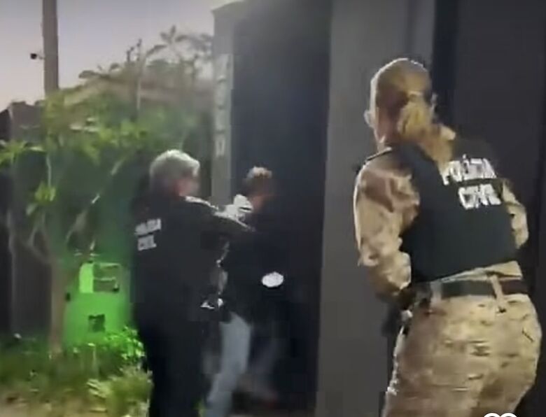 Polícia em residência de bairro na zona oeste de Dourados