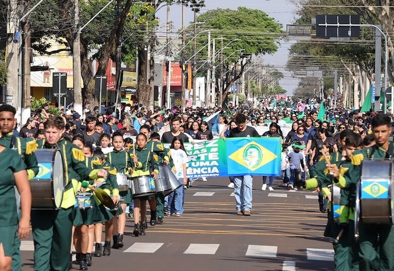 Com recorde de participantes, avenida terá maior desfile de Dourados