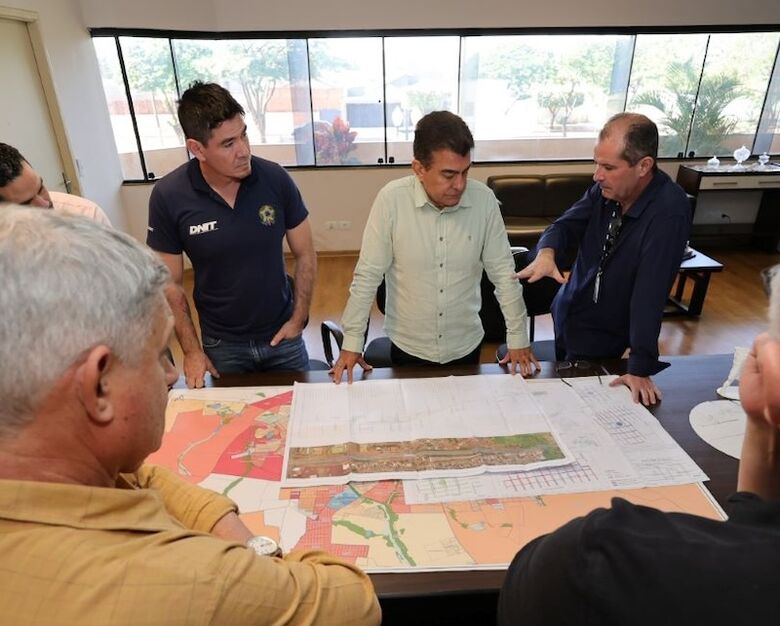 Marçal conhece projeto para travessia do Campo Dourado