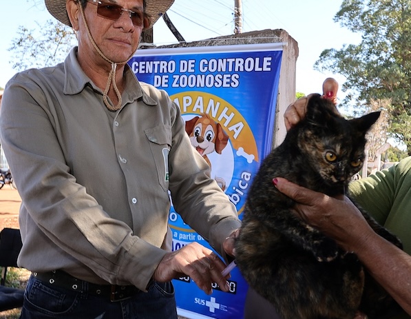 Campanha atende animais nos bairros de Dourados