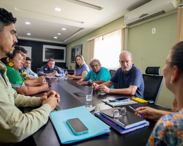 Geraldo Resende com lideranças indígenas e diretoria/coordenação da Itaipu Binacional, em março deste ano