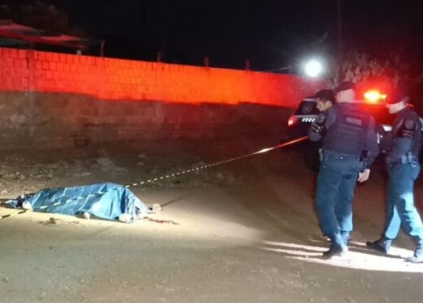 Polícia Militar chega ao local onde ocorreu o crime