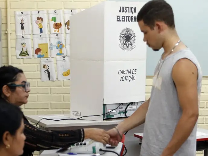 Candidatos ainda não tem discurso para eleitor jovem deste ano