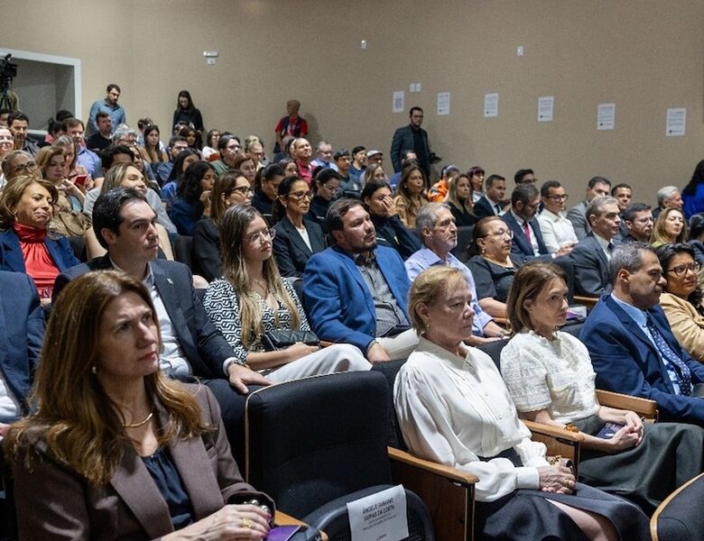 Ato contra violência à mulher lotou auditório do MPMS