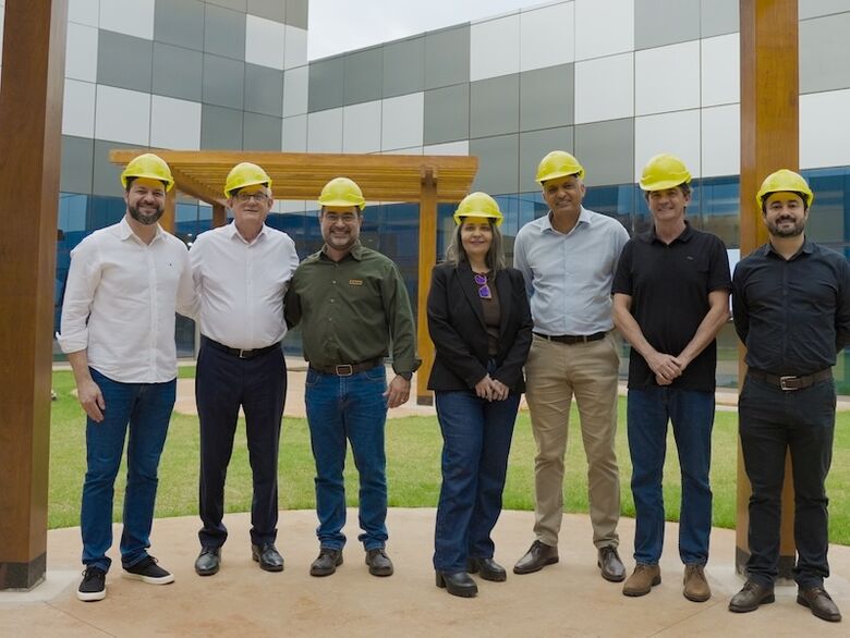 Presidente do SicrediPar em visita ao Hospital de Amor