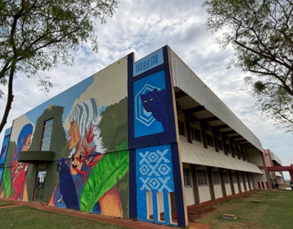 Mural pintado em prédio da Unidade 2 na UFGD