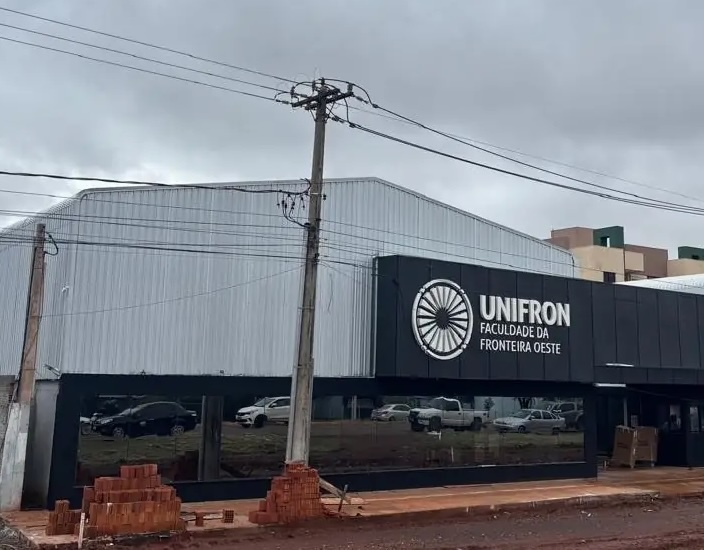 Unifron ocupa área do Município como estacionamento